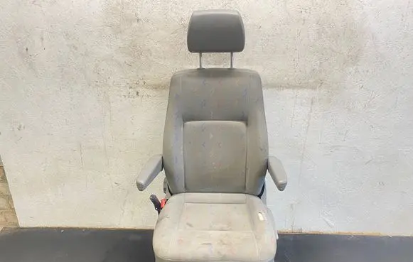 Volkswagen Transporter - Caravelle T5 Front driver seat 7H0881303E 152095