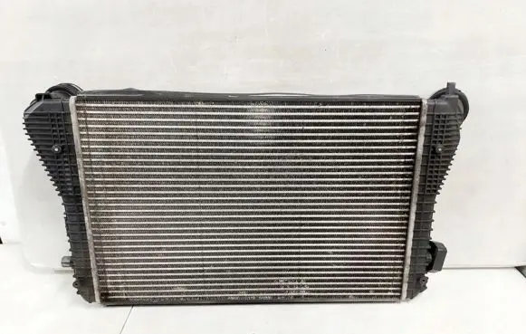 Skoda Octavia Mk2 (1Z) Intercooler radiator 1K0145803E