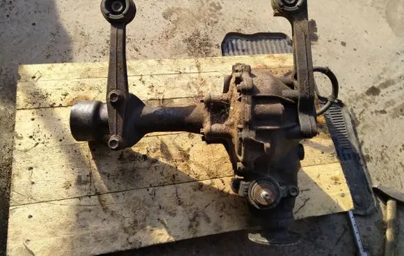 Toyota Land Cruiser (J120) Front differential 