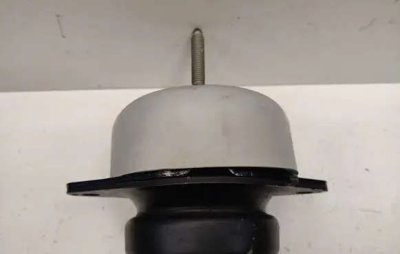 Engine mount bracket