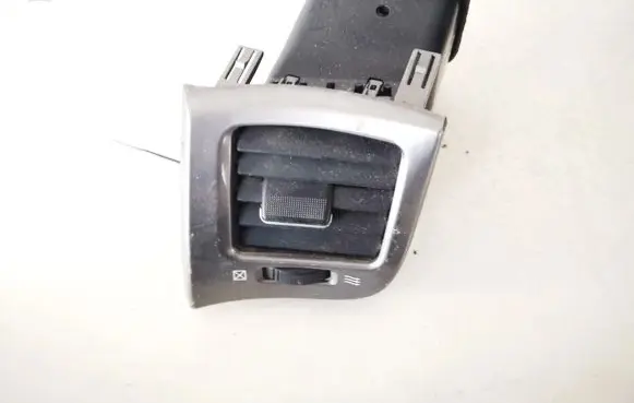 Toyota Avensis Verso Dash center air vent grill 5565044080 55650-44080