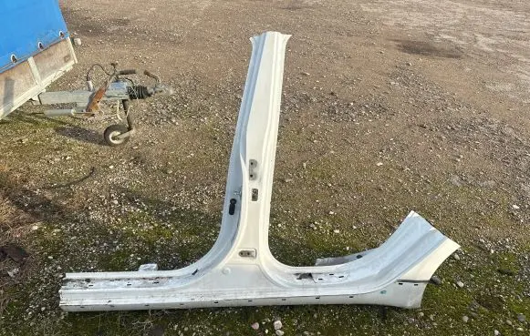 KIA Ceed Pillar (middle) 