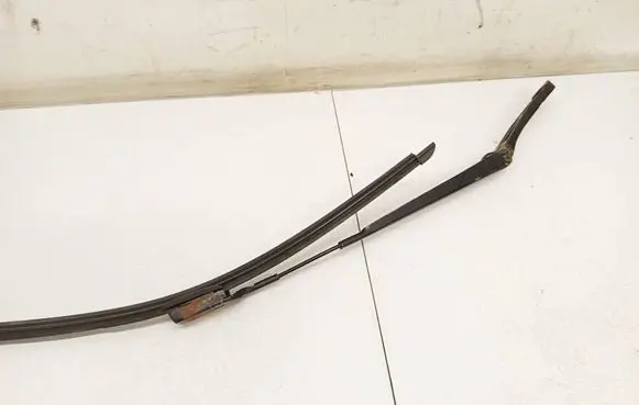 Volkswagen PASSAT B6 Front wiper blade arm 3C1955409C