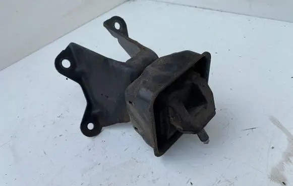 Skoda Octavia Mk1 (1U) Engine mount bracket