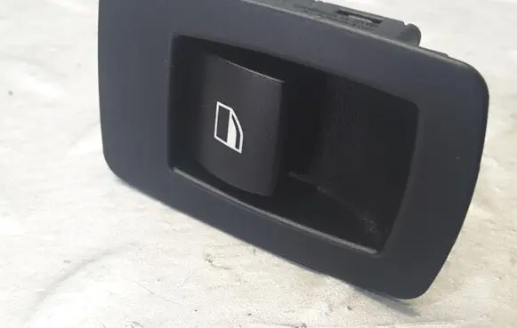 BMW 1 E81 E87 Electric window control switch 15939900 6945874