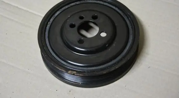 Volkswagen Golf VII Crankshaft pulley 03G105243