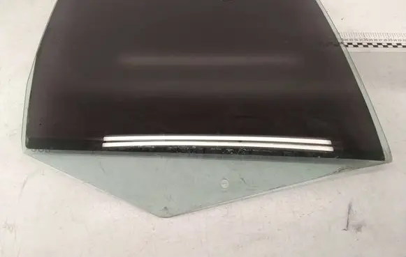 Volkswagen Golf IV Front door window glass four-door 43R00049 DOT24M25AS2