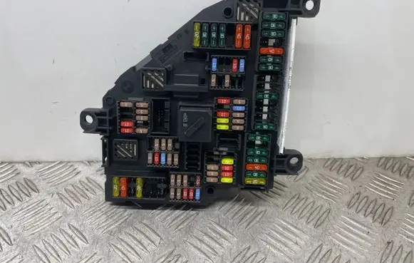 BMW 5 GT F07 Fuse module 9252813