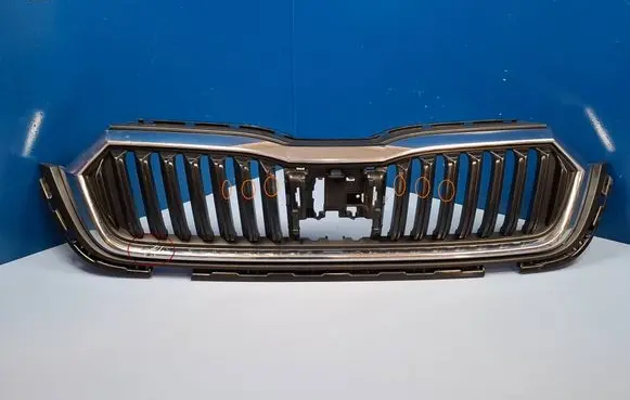 Skoda Octavia Mk4 Front bumper upper radiator grill 5E3853653