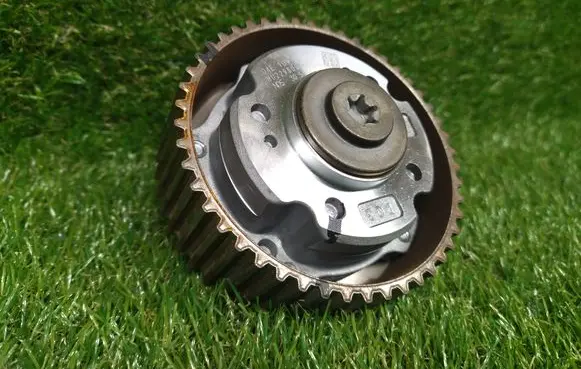 Volkswagen Jetta VI Camshaft pulley/ VANOS 04E109088M HU2298002231