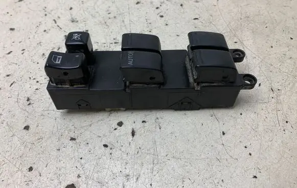 Nissan X-Trail T30 Electric window control switch 5621