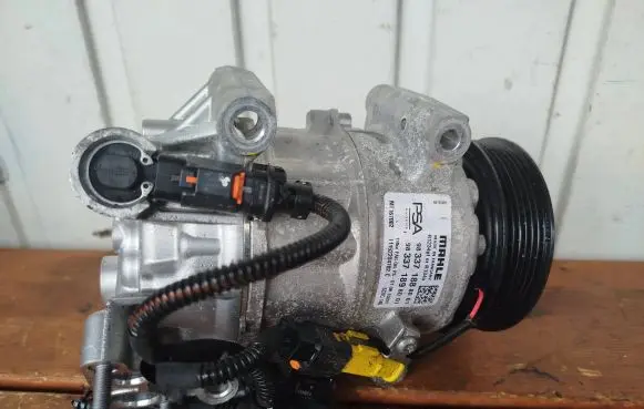 Peugeot 2008 II Air conditioning (A/C) compressor (pump) 9833718880