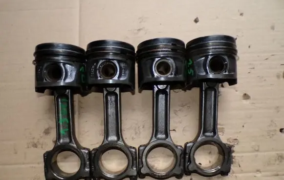 Renault Clio IV Piston with connecting rod 7657HX