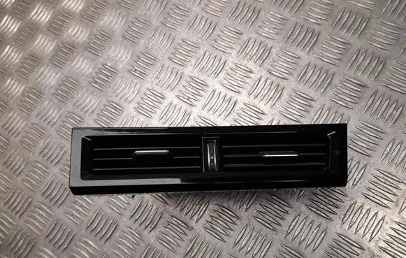 Volkswagen Touareg III Dash center air vent grill 762858418