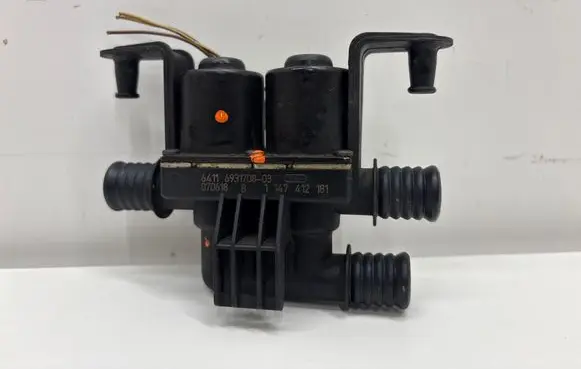 BMW 5 E60 E61 Coolant heater control valve 6931708 070618 1147412181