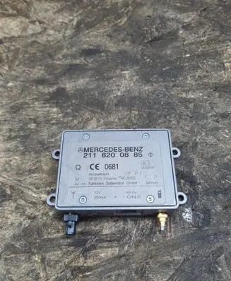 Mercedes-Benz E W211 Aerial antenna amplifier 2118200885 09702112
