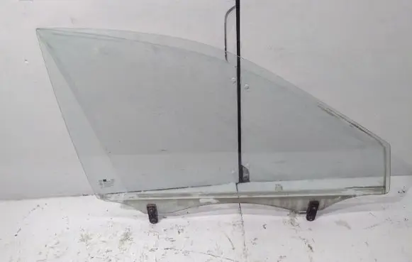 KIA Carens I Front door window glass four-door