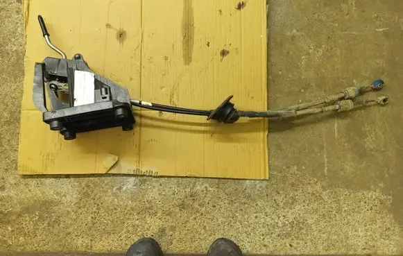 Peugeot 308 SW Gear shift cable linkage 9684581680 119127610 00281033