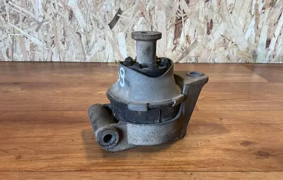 Opel Meriva B Engine mount bracket 13347071