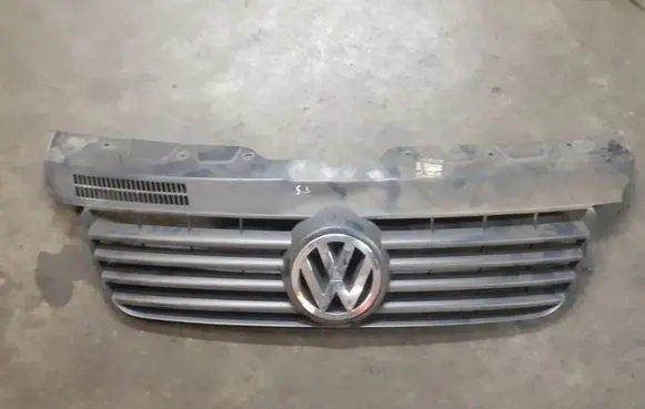 Volkswagen Transporter - Caravelle T5 Front bumper lower grill 7H0807101