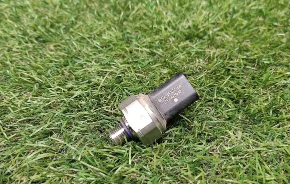 Ford Focus Fuel pressure sensor BU5A9F972CA