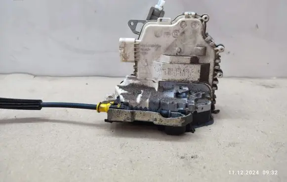 Audi A5 Sportback 8TA Rear door lock 8K0839015C