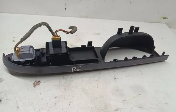 Volkswagen PASSAT B6 Front door window switch trim 3C1867171C