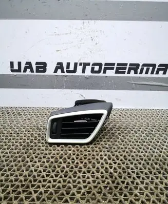 Nissan Qashqai Dashboard side air vent grill/cover trim 687614EH0A