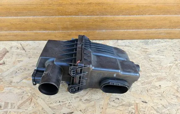Toyota Prius (XW50) Air filter box 17701-37230 17705-37100