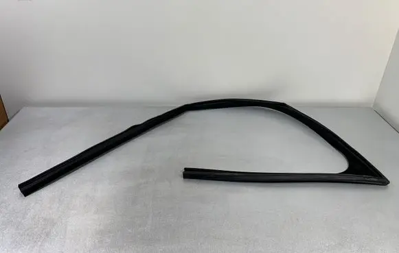 Jaguar F-Pace Rubber seal front door window/glass HK8321597A
