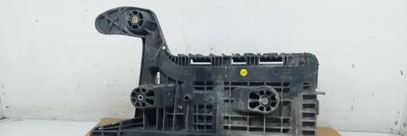 Skoda Octavia Mk2 (1Z) Battery tray 1K0915333
