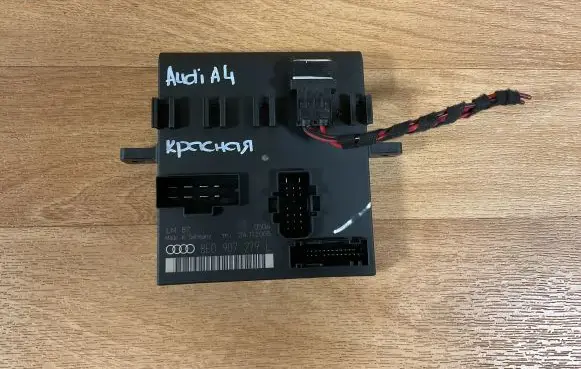 Audi A4 S4 B7 8E 8H Comfort/convenience module 8E0907279L