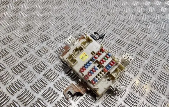 Nissan Almera Tino Fuse box set 243504U100 0810001