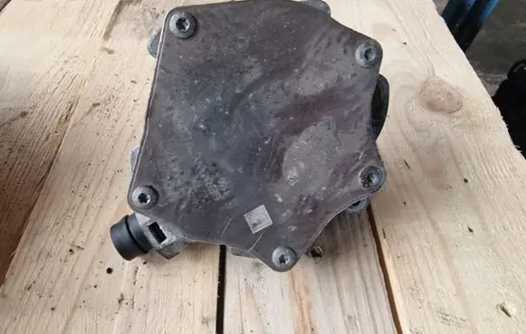 Ford Fusion II Vacuum pump