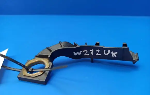 Mercedes-Benz E W212 Other engine bay part A2125400340