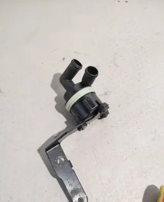 Volkswagen Touran II Electric auxiliary coolant/water pump 5N0965561A