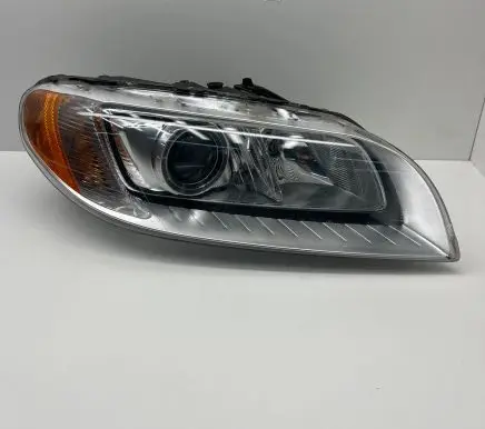 Volvo V70 Headlight/headlamp 31383541