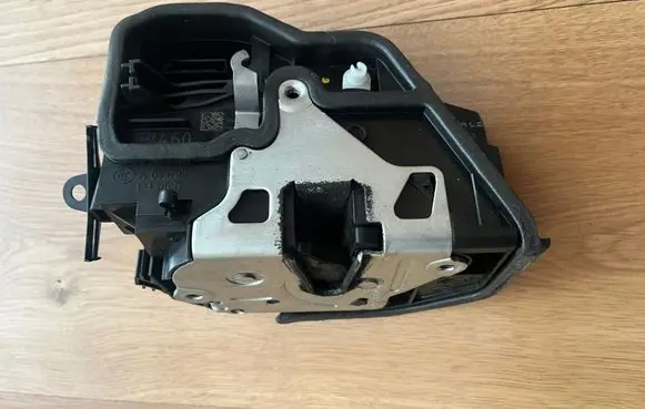 BMW X5 E70 Rear door lock 7229460