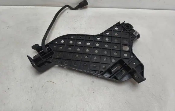 Audi Q3 8U Headlight/headlamp mounting bracket 
