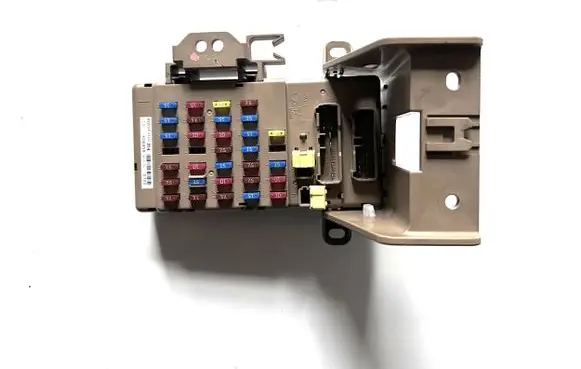 Subaru Forester SJ Fuse module 82201FJ111 82201FJ110