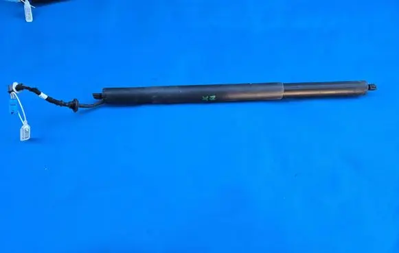 BMW X7 G07 Shock absorber/damper mounting bracket 7441811