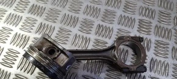 Volkswagen Golf III Piston with connecting rod