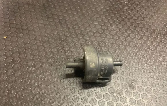 Volkswagen PASSAT B7 Valve vacuum 058133459 042115912