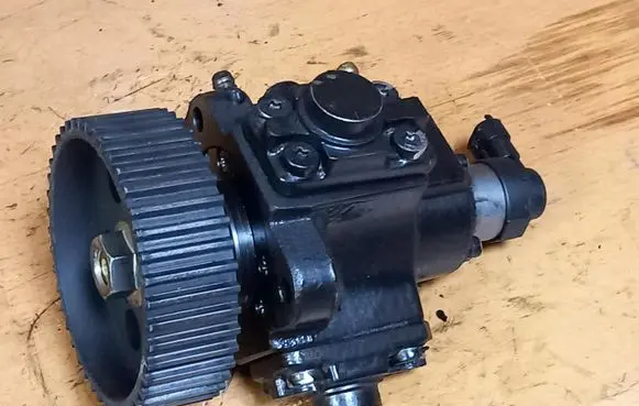 Opel Astra H Fuel injection high pressure pump 0445010156