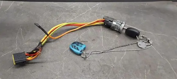 Renault Scenic I Front door lock (next to the handle) WKLADKA