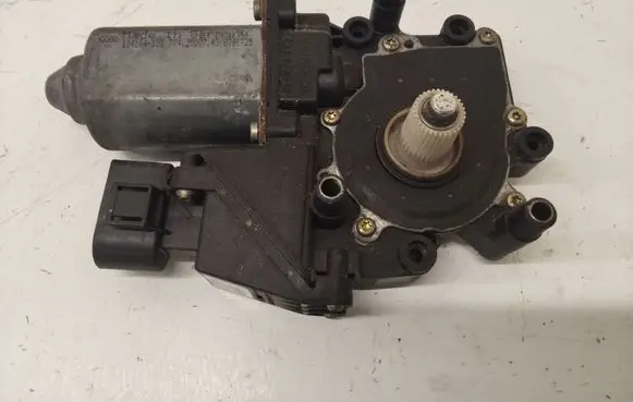 Audi A3 S3 8L Front door window regulator motor 114184101