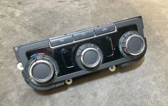 Volkswagen Golf VI Climate control unit 3C8907336H 5HB00975110
