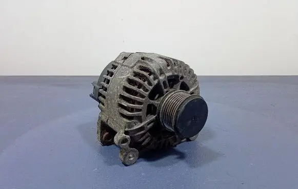 Volkswagen Golf V Generator/alternator 06F903023C