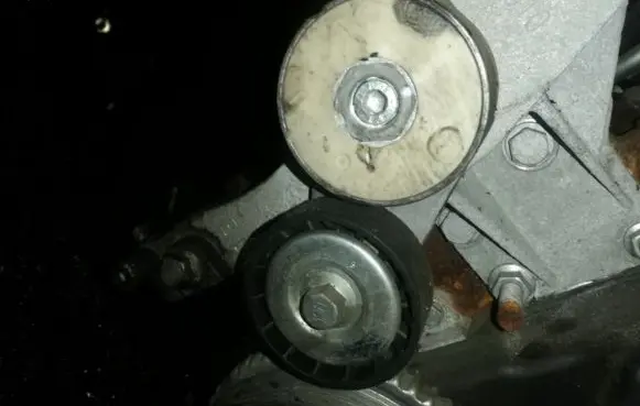 Fiat 500 Generator/alternator belt tensioner