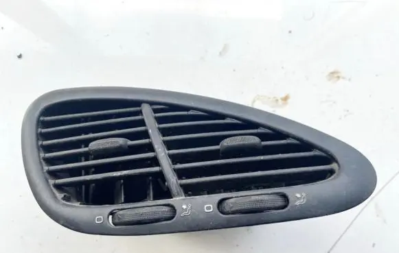 Seat Toledo II (1M) Dash center air vent grill 7m1819728 95vwa014c21afw